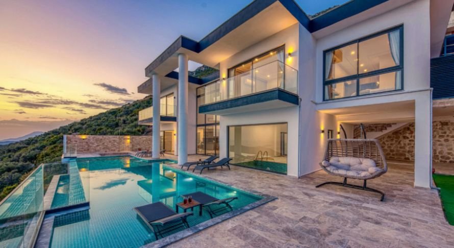 What Makes a Home a Luxury Property? 7 Defining Traits